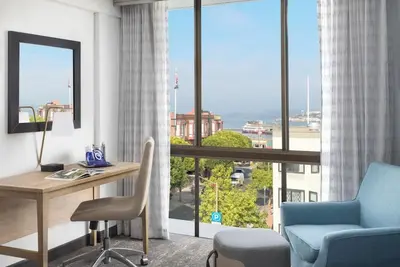 Image de Scenic Partial View From Your Relaxing Room w/ Outdoor Pool Access