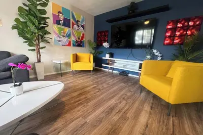 Image de Your pet friendly Tampa pool home, right between the beaches and Tampa proper!