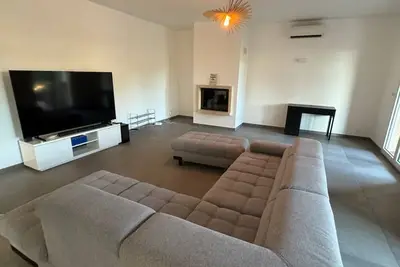 Image de Villa familiale avec piscine, climatisation & studio indép.