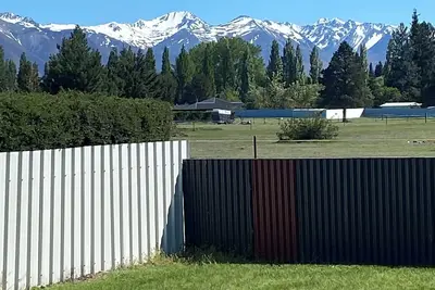 Image de Large home, plenty of outdoor space and wonderful mountain views. Pet friendly