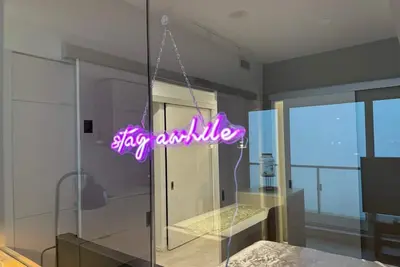 Image de Amazing view- Beautiful Condo in the heart of downtown Toronto