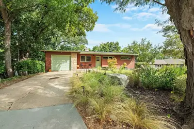 Image de Mid Century Dream Escape! One mile to Ksu sporting events!