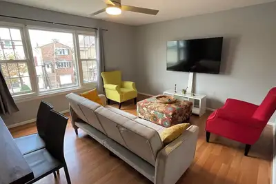 Image de Chic 2Bd - 1Bath, Easy Nyc 20 min Train Ride + Parking,