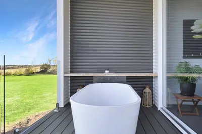 Image de The Nest Estate- Private residence, 5 luxury pods, 5 spas, 10 rooms, Sleeping 20