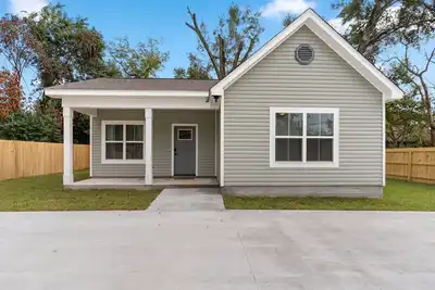 Image de New Construction Home. 5 from Miles from Fsu, 1. 6 Miles from Famu