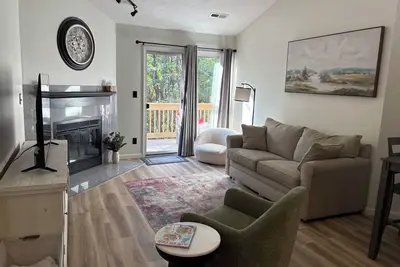 Image de Cozy 1br Condo @ Eagle Pointe-Close to Iu