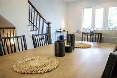 Image de Stylish Stay Minutes from Downtown & Top Sights!