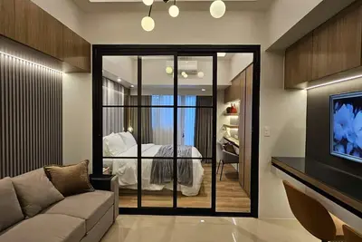 Image de Luxury condo with gym, WiFi, Netflix at Park Mckinley West, Venice, Sm Aura Bgc