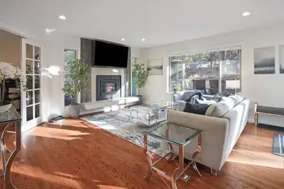 Image de Stunning & Spacious Retreat on Awbrey Butte