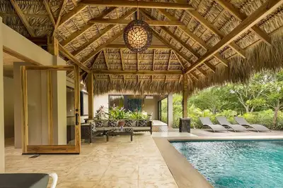 Image de Elegant Tropical Sanctuary with Spacious Rancho, Beach Club Access