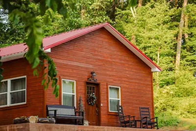 Image de Cozy Pet-Friendly Cabin in Hocking Hills with Hot Tub, Firepit and Hiking Nearby