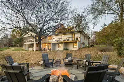 Image de Extreme privacy/Acreage/Hot Tub/Mountain Views/Central! !