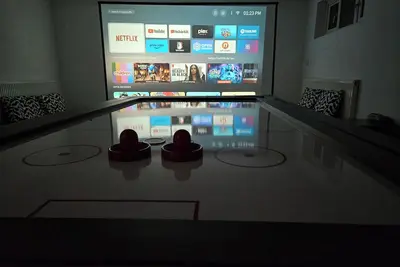 Image de Annexe pool table, air hockey, table tennis, movie