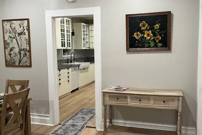 Image de 2 bed 1 bath cottage in downtown Auburn- fenced yard, WiFi and Ac. Dog friendly