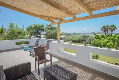 Spacious, luxurious vacation villa with large garden and lots of privacy