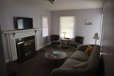 Image de Vintage Bungalow Near Grosse Pointe & Down Town Detroit