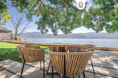 Image de Bungalow with jacuzzi and lake view Cajititlan