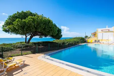 Image de 43 Benagil: An Oceanfront Escape