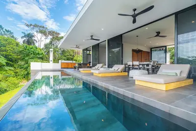 Image de Luxury-3-suites-100 Mb-Ocean views-Ojochal-Private