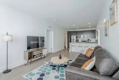 Cozysuites l Luxe 2br in Downtown Cincinnati #2