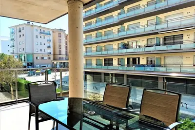 Image de Appartement Climatisé à 2 Pas de la Plage avec Wi-Fi et Parking Privé