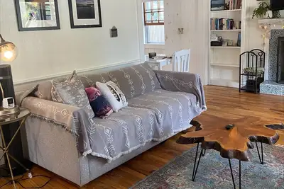 Image de Close to Beach, Central A/C and Dog Friendly!