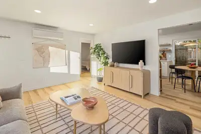 Image de Cedar Mill Sanctuary Updated and Convenient