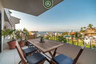 Image de Two Story Condo with Amazing Ocean-Sunset Views
