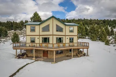 Image de Quinn Creek Chalet-Great home to relax with family & enjoy the views!