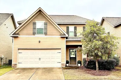 Image de Charming 3-bedroom house minutes from Evans Town Center.