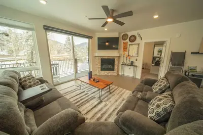 Image de Your  Modern Summer Peak Escape!