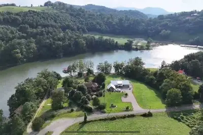 Image de Sweet Water Estate - luxury lakefront with slip, Watauga Lake