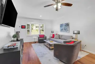 Image de 0. 5 mi Uga Stadium & Campus– 2 Br 2. 5 Ba Athens Townhome with King, Queen + Twin