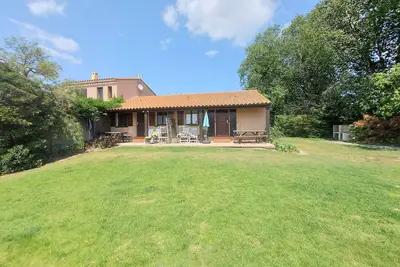 Image de 51m2 wifi 2ch parking 2km mer 6pers grand jardin ok animaux chéques vacances