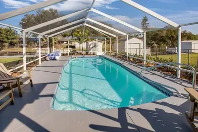 Image de Waterfront Heated Pool Home 2br, 2 Ba. 6 mi. from Sebring International Speedway
