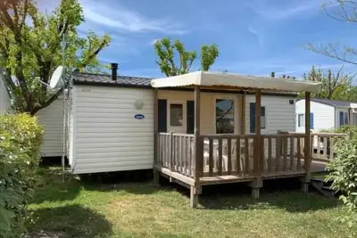 Image de ZEcamping 3 étoiles piscine 4km plage chiens acceptés locatif Tv 30m2