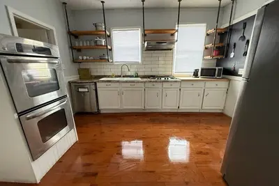 Spacious 5-Bed Haven in Indianapolis!