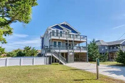 Image de Enjoy family fun at this Hatteras Island beach house, near the Avon Pier!