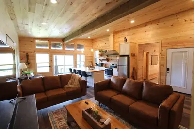 Image de HootnHoller at this secluded 3-bedroom cabin on beautiful Caney Lake.
