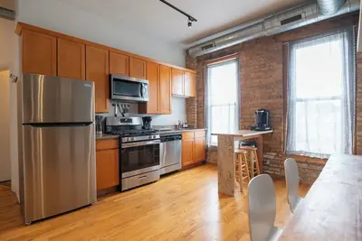 Image de 2 Bed Apt in Heart of Logan!