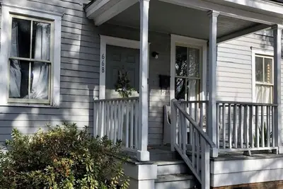 Image de Charming 2-bedroom condo in  Savannah, 10 mins  dr. River st and downtwn