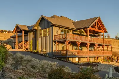 Image de New! Lavender Lush Estate: Family Friendly 4br\n\n