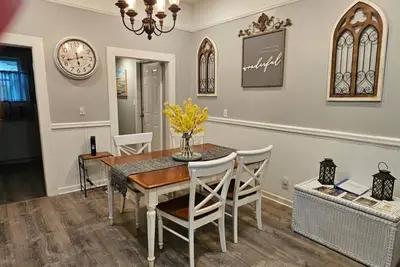 Image de Cozy 2-bedroom condo in charming Savannah 10 minutes to downtown and river st