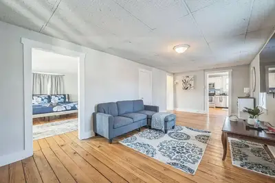 Image de King Bed in Lititz with walking distance to Upmc featuring a Game Room