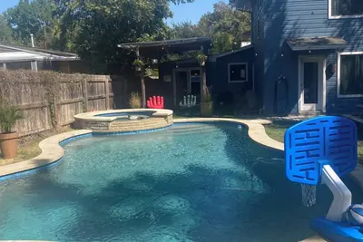 Image de 4-bedroom house located in Zilker in Austin with pool & spa. Safe Neighborhood