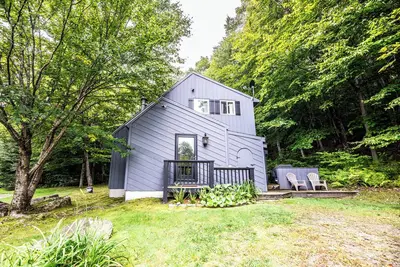 Charming chalet with hot tub, ski shuttle, ski home trail