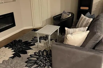 Image de Cozy 1 Bedroom w sofa bed. In Dt Bakersfield, close to Dining & Entertainment!