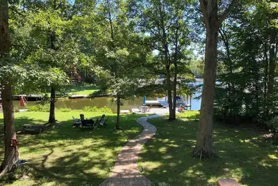 Image de Lakefront - Spacious 5-bedroom house on Lake Anna - Public Side