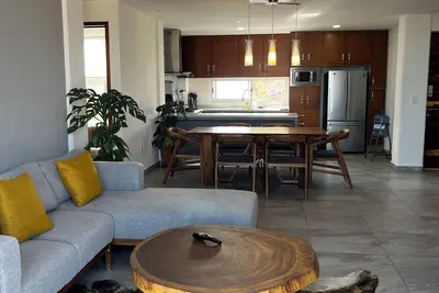 Image de Lovely 3-bedroom condo with charming view to the city with WiFi, Ac