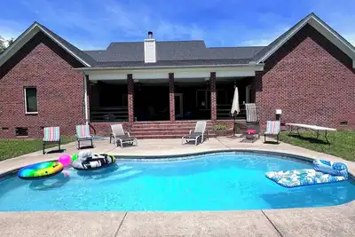 Image de Gateway Farmhouse near organic farm and creek